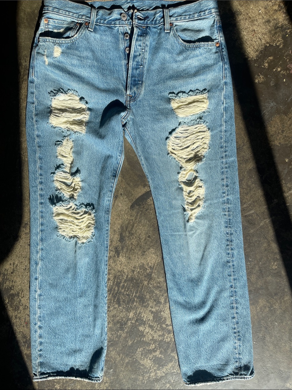 501 Levi's  Distressed